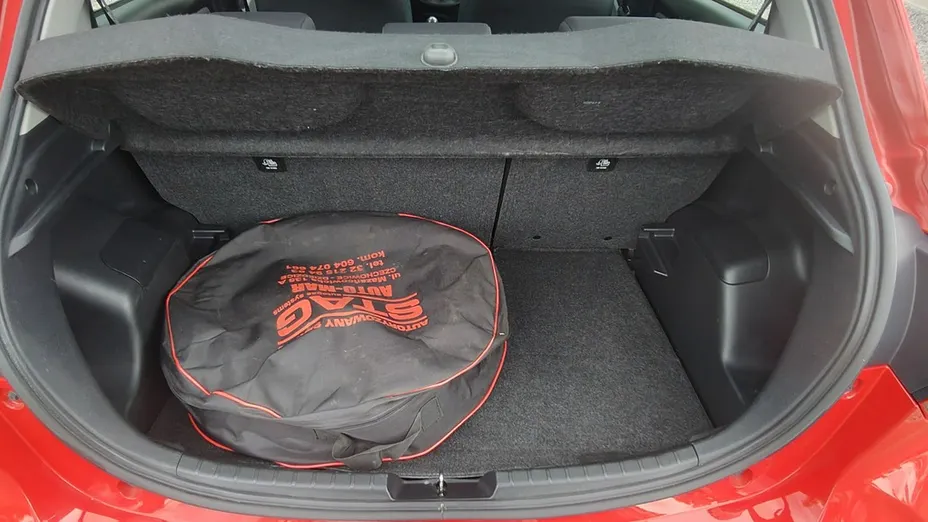 TOYOTA Yaris -