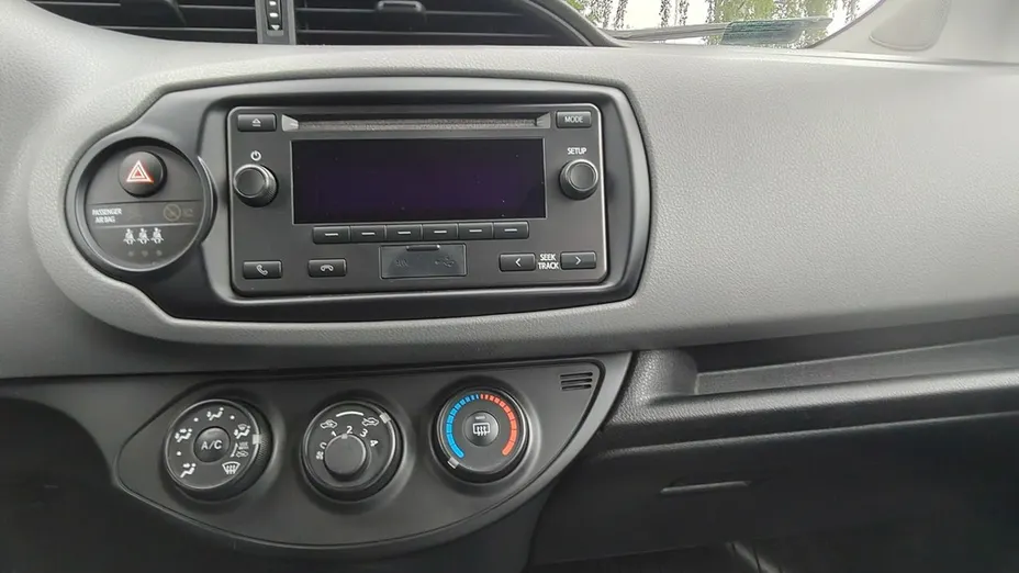 TOYOTA Yaris -