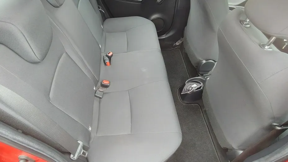 TOYOTA Yaris -