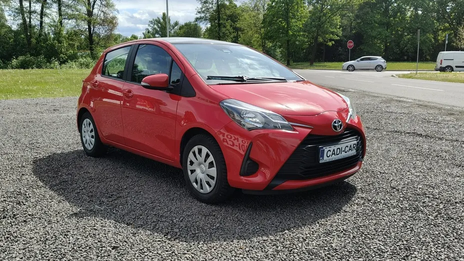 TOYOTA Yaris -