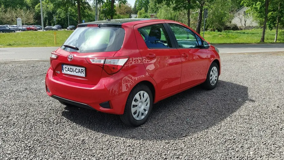 TOYOTA Yaris -