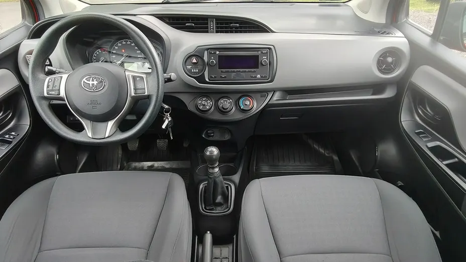 TOYOTA Yaris -