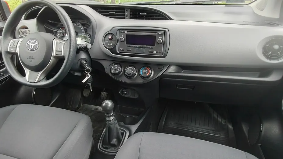 TOYOTA Yaris -
