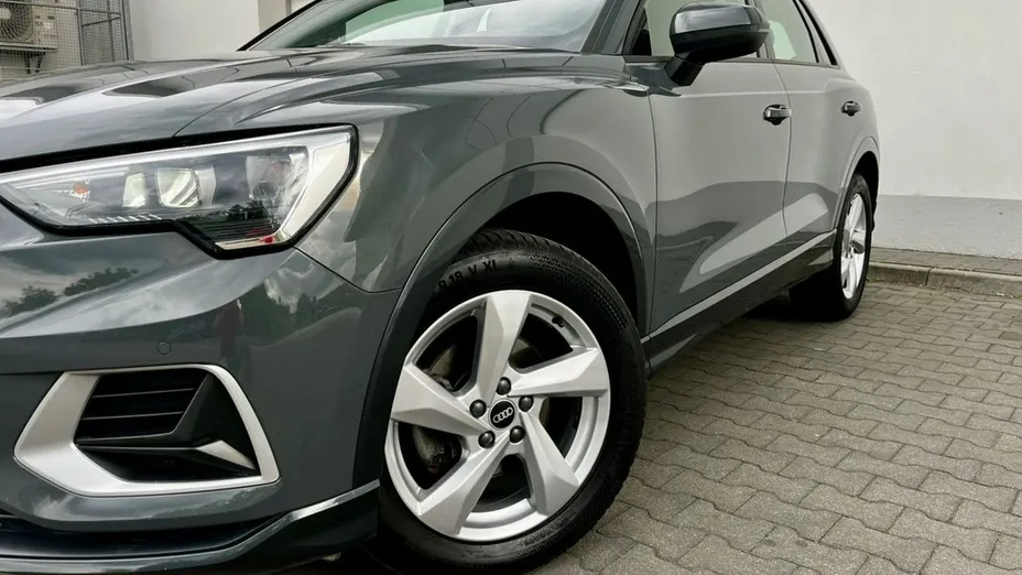 AUDI Q3 -