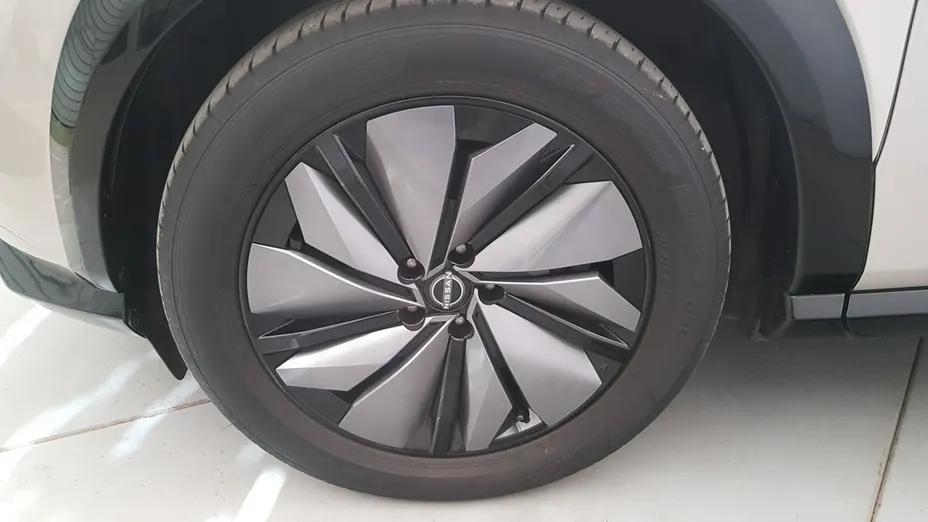 NISSAN Ariya -