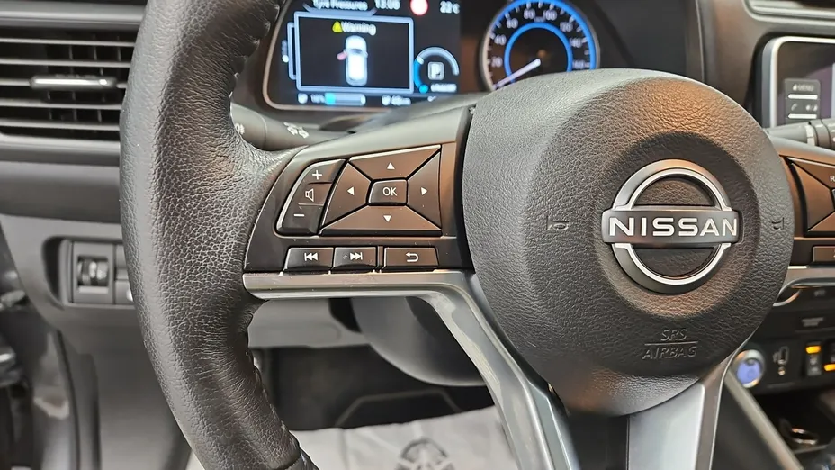 NISSAN Leaf -