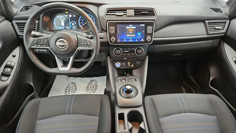 NISSAN Leaf -