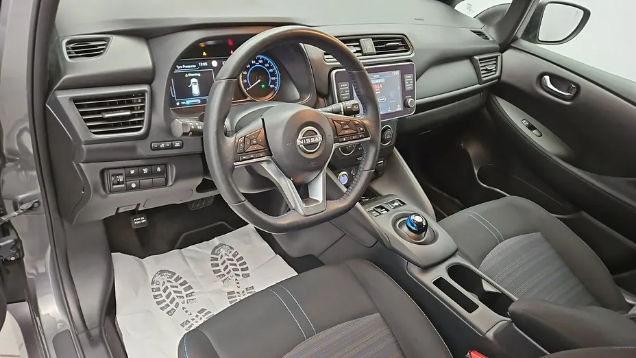 NISSAN Leaf -