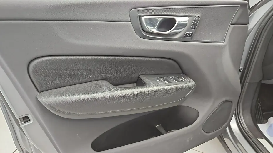 VOLVO XC60 -