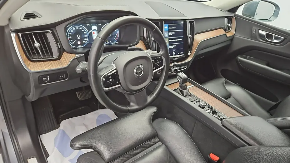 VOLVO XC60 -