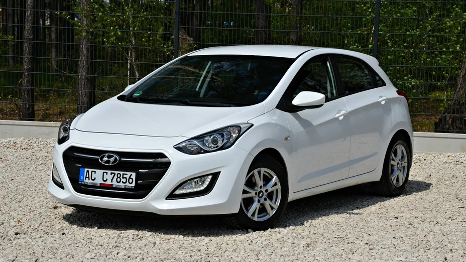 HYUNDAI i30 -