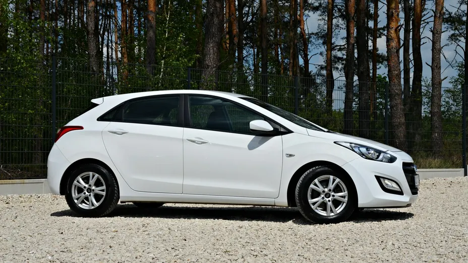 HYUNDAI i30 -