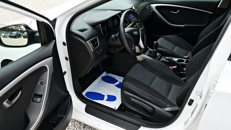 HYUNDAI i30 -