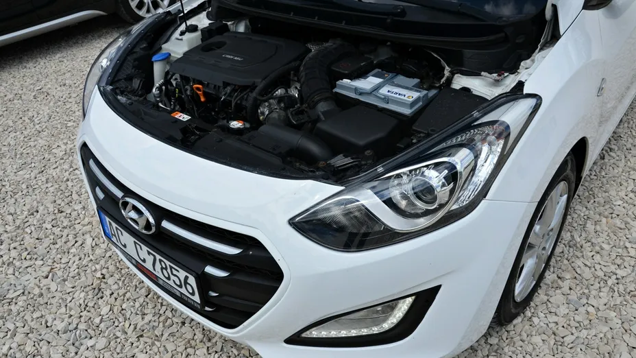 HYUNDAI i30 -