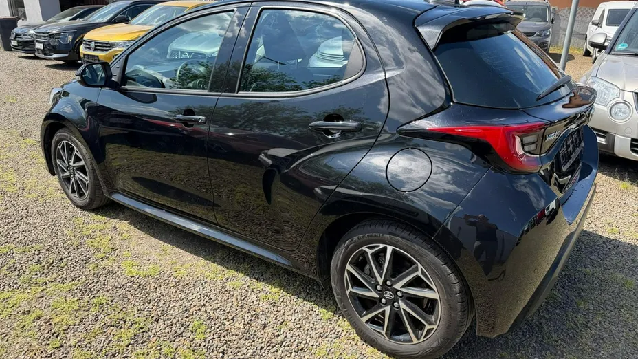 TOYOTA Yaris -