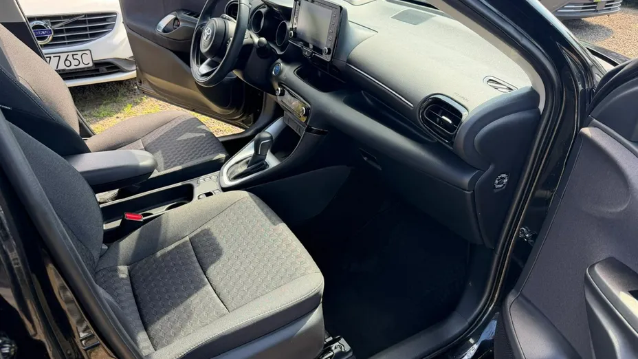 TOYOTA Yaris -
