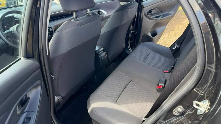 TOYOTA Yaris -