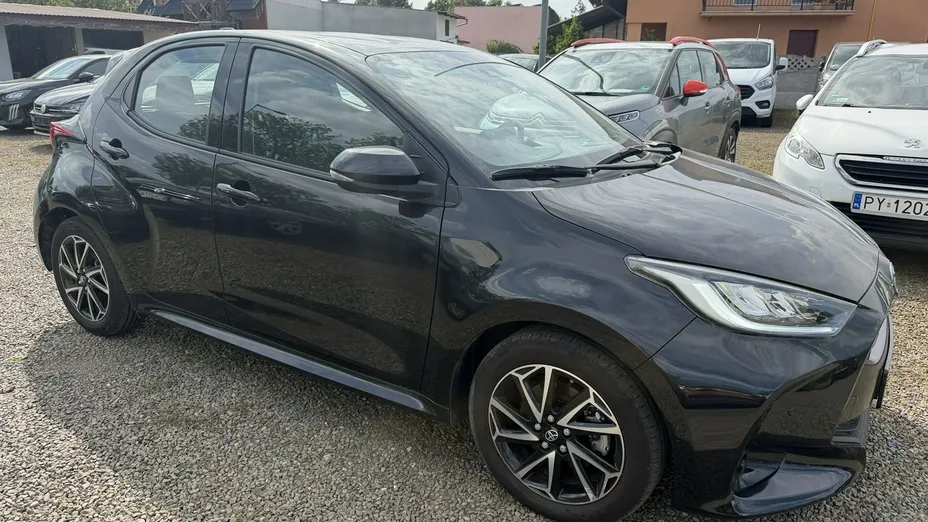 TOYOTA Yaris -