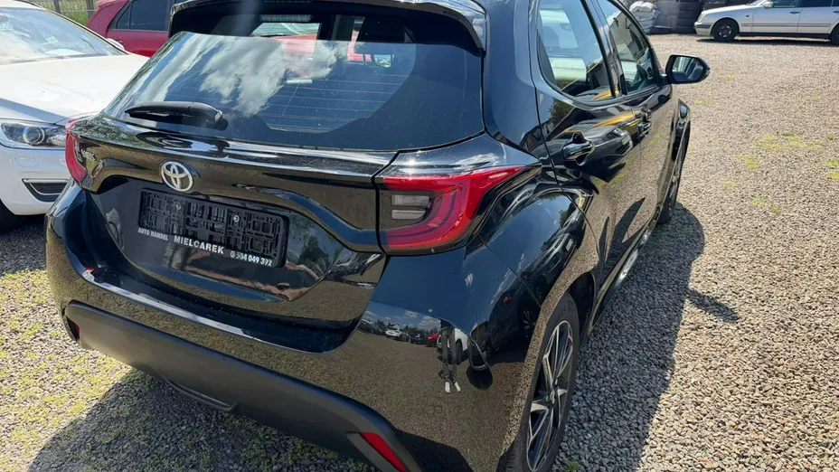 TOYOTA Yaris -
