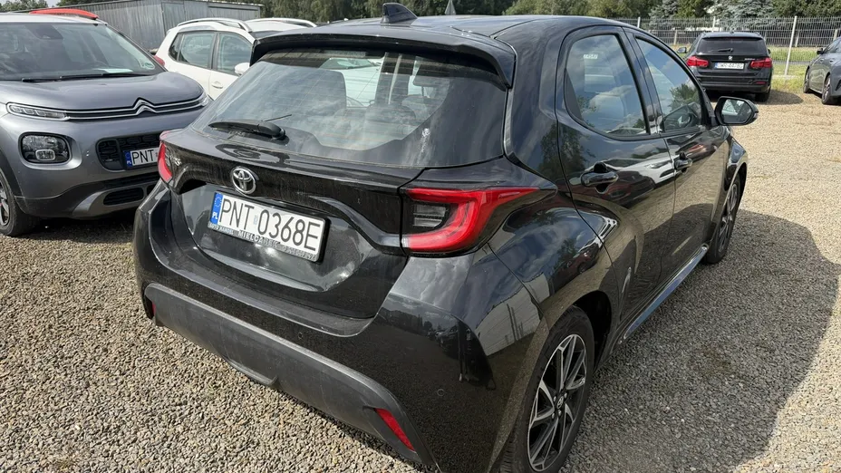 TOYOTA Yaris -