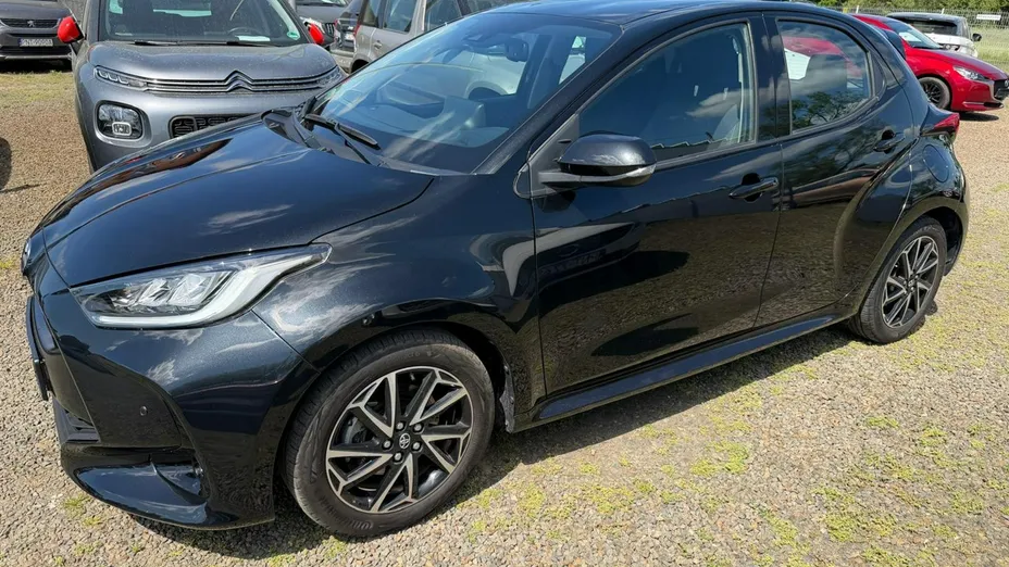 TOYOTA Yaris -