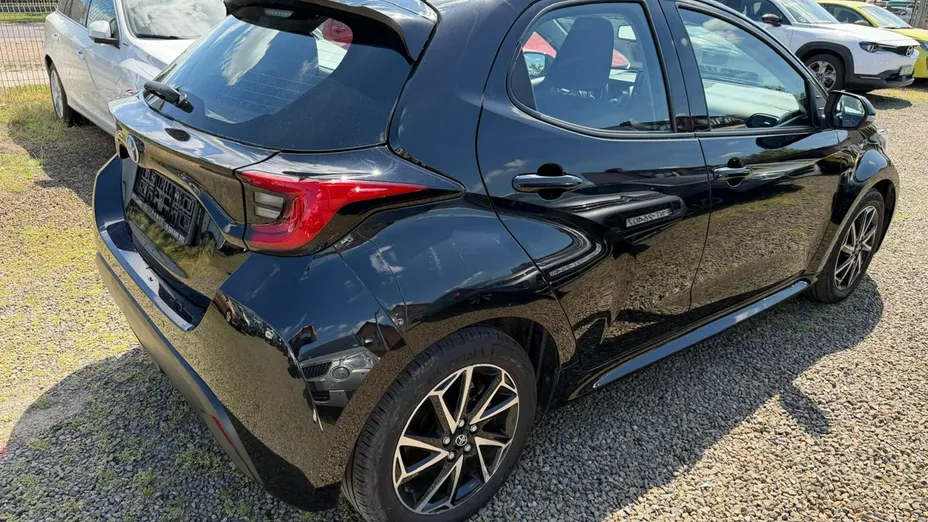 TOYOTA Yaris -