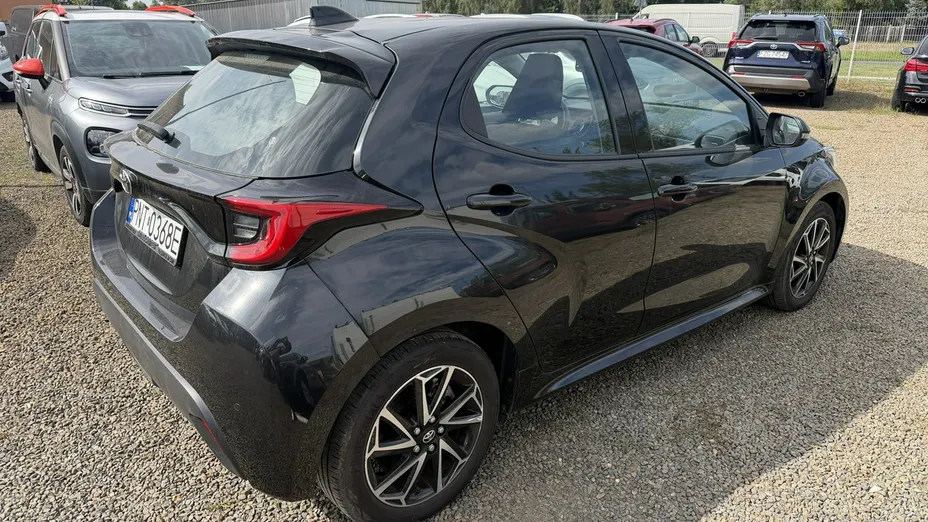TOYOTA Yaris -