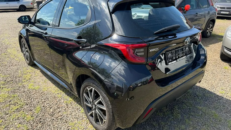 TOYOTA Yaris -