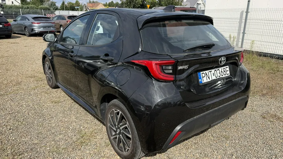 TOYOTA Yaris -