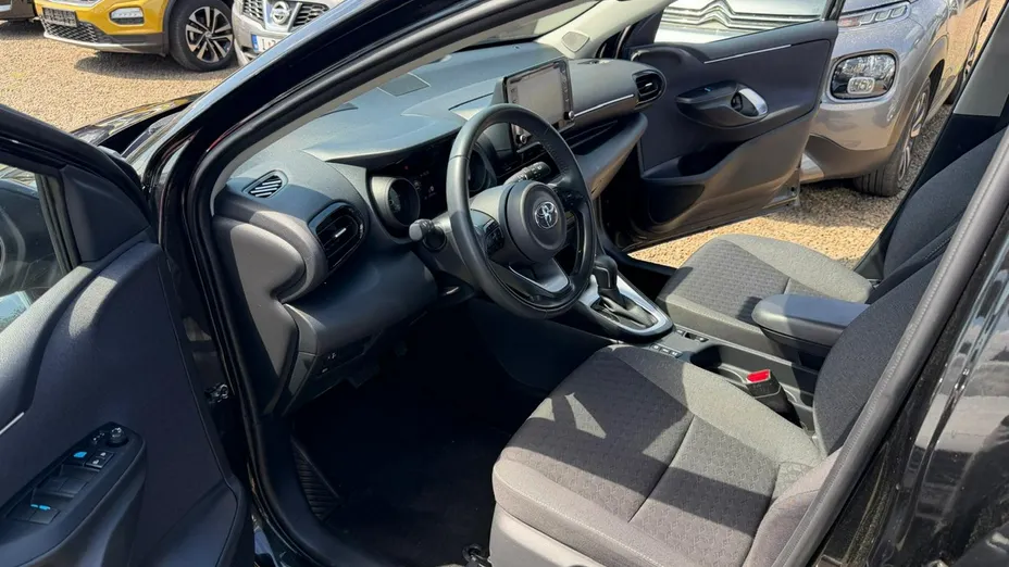 TOYOTA Yaris -