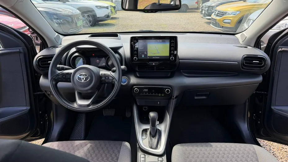 TOYOTA Yaris -