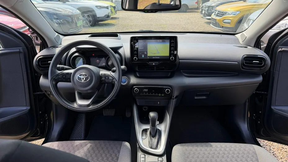 TOYOTA Yaris -
