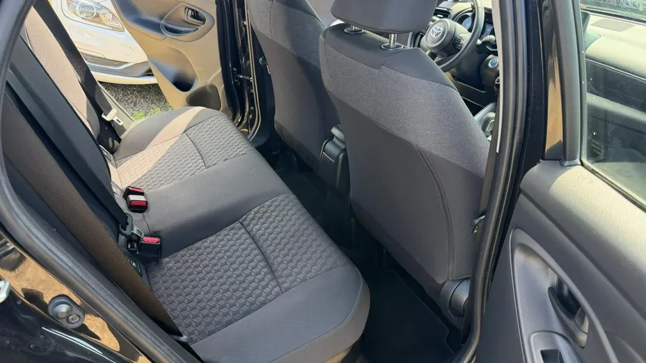 TOYOTA Yaris -