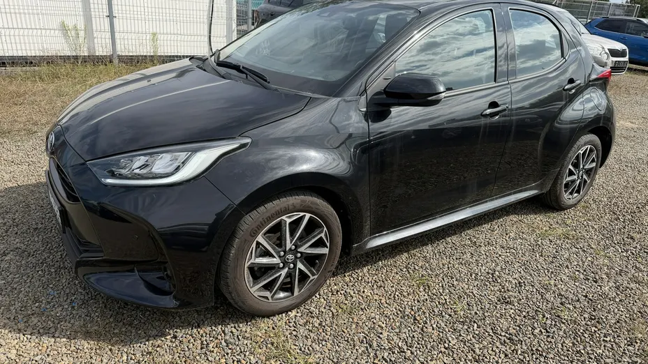 TOYOTA Yaris -