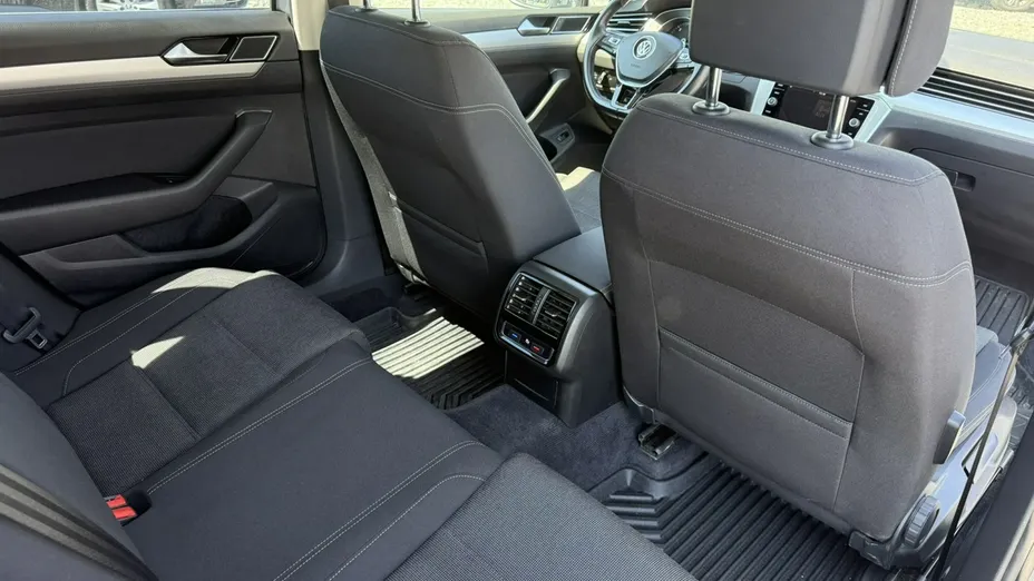 VOLKSWAGEN Passat -