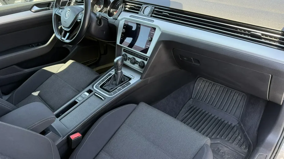 VOLKSWAGEN Passat -