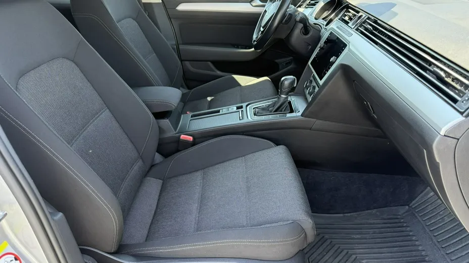 VOLKSWAGEN Passat -
