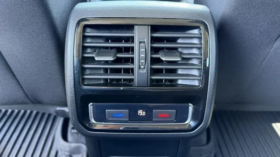VOLKSWAGEN Passat -