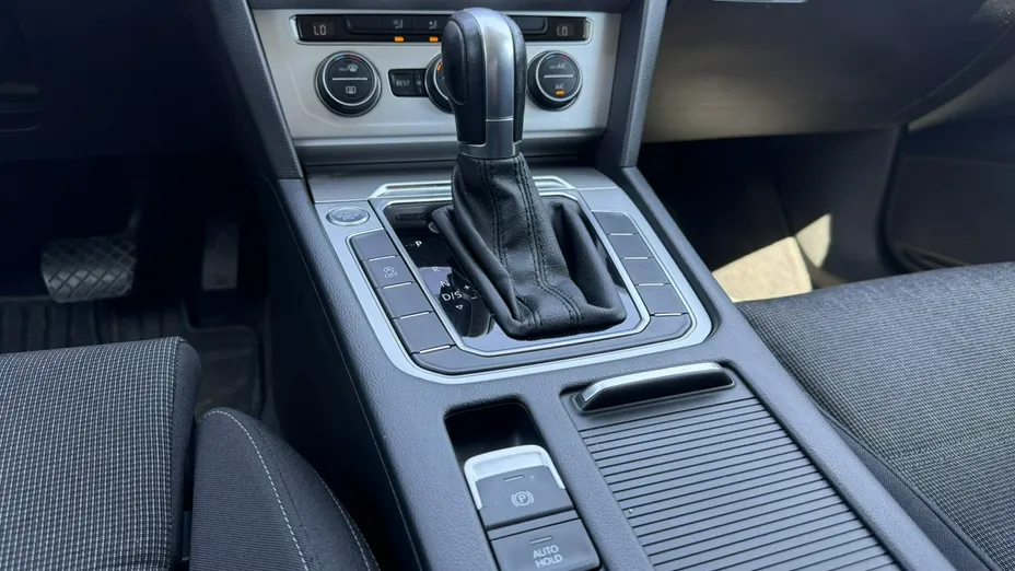 VOLKSWAGEN Passat -