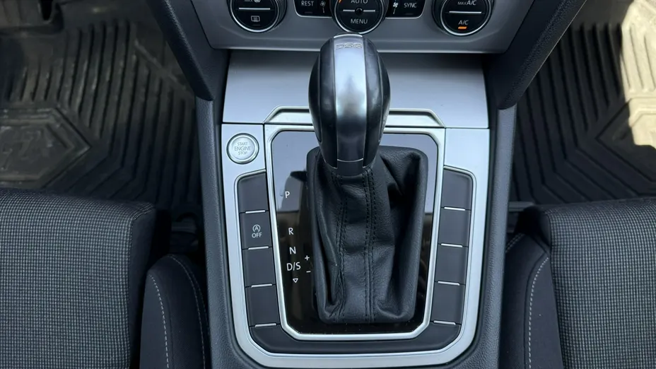 VOLKSWAGEN Passat -