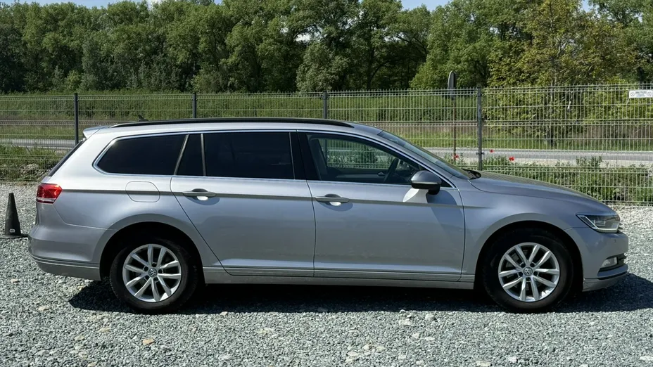 VOLKSWAGEN Passat -