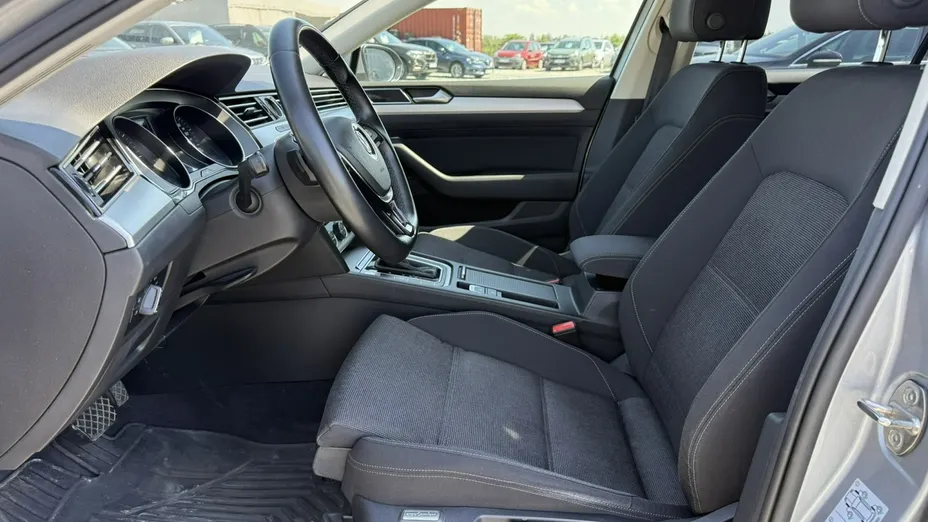 VOLKSWAGEN Passat -