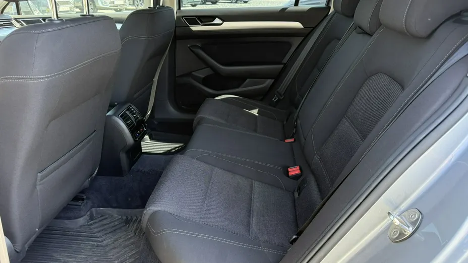 VOLKSWAGEN Passat -