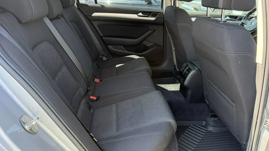 VOLKSWAGEN Passat -
