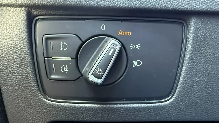 VOLKSWAGEN Passat -