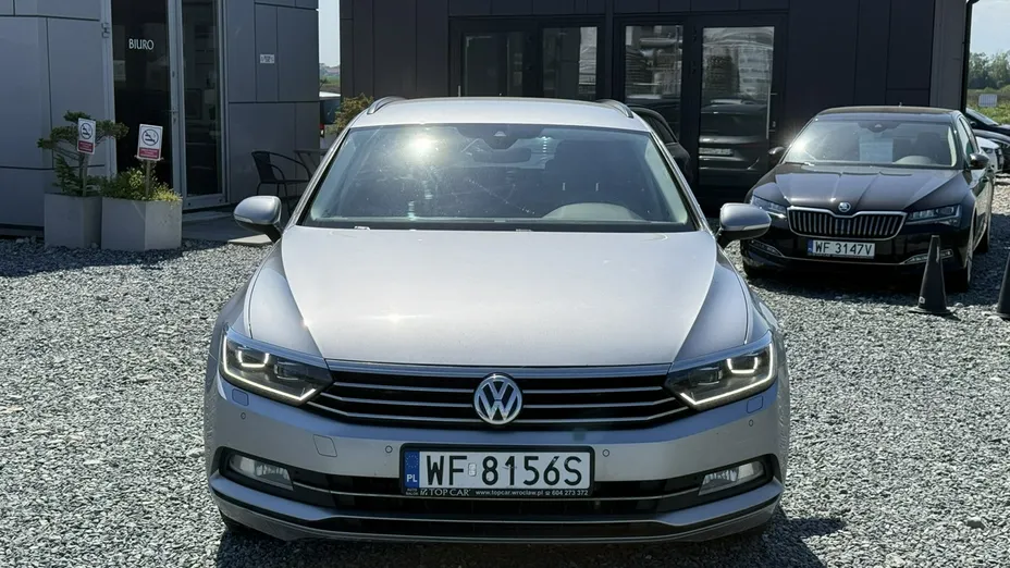 VOLKSWAGEN Passat -