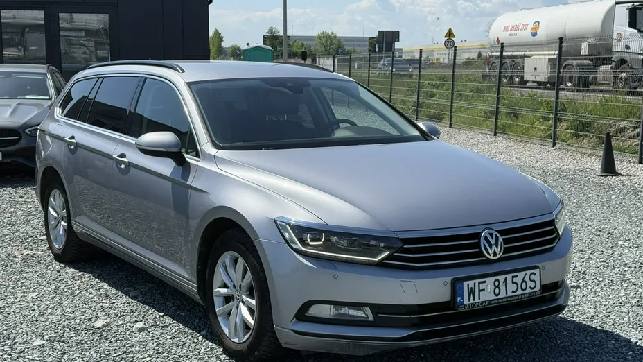 VOLKSWAGEN Passat -