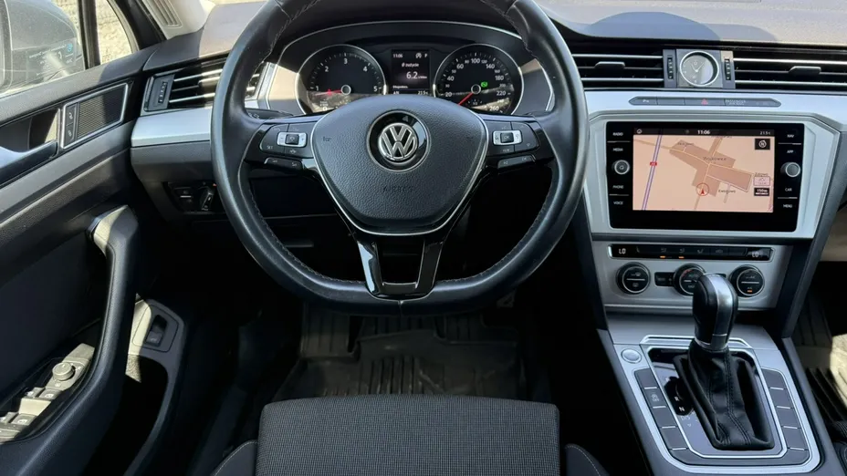 VOLKSWAGEN Passat -