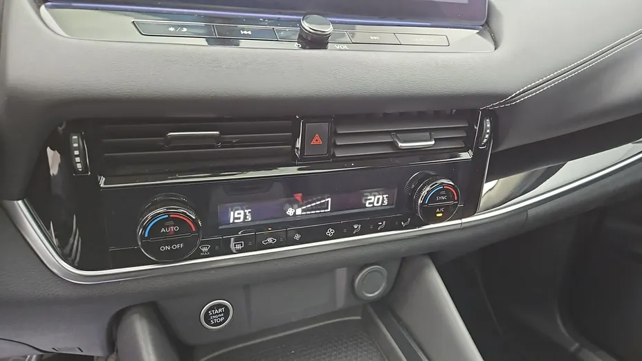 NISSAN Qashqai -