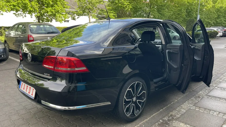 VOLKSWAGEN Passat -